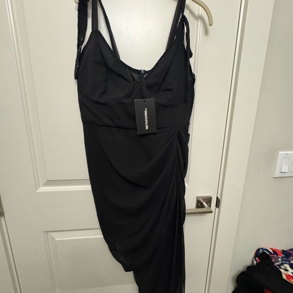 Pretty little thing plus black underwire detail draped midi dress - Picture 4 of 5